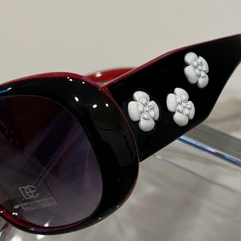 ***SALE***NWT White Camellia Flowers Sunglasses 100 UV Protection  Black/Red